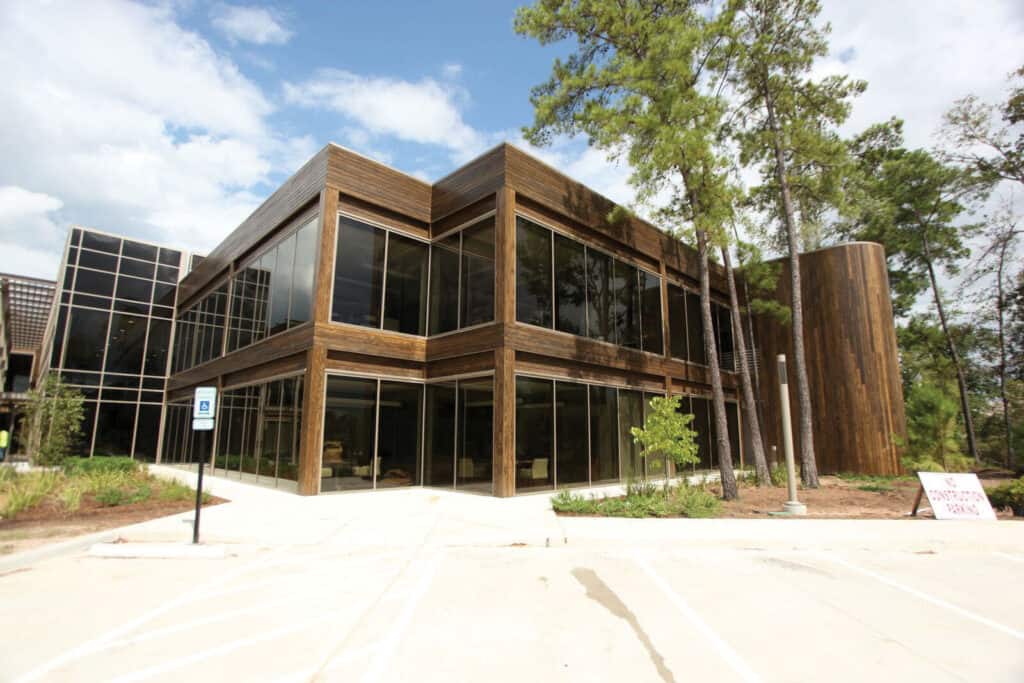 At the Geosouthern Energy Headquarters in The Woodlands, TX, Mason’s Mill and Lumber Co. supplied approximately 100,000 lineal feet of Accoya for a rain screen siding pattern.